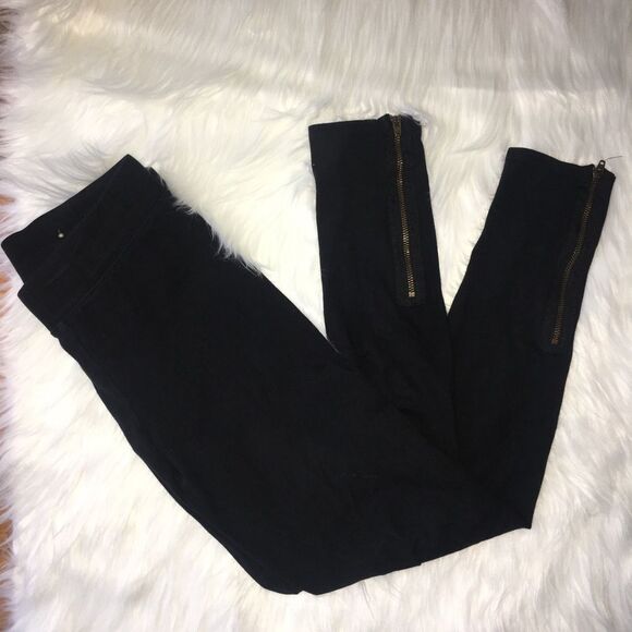 — American Eagle 🦅— Small Black Leggings  - Picture 2 of 4
